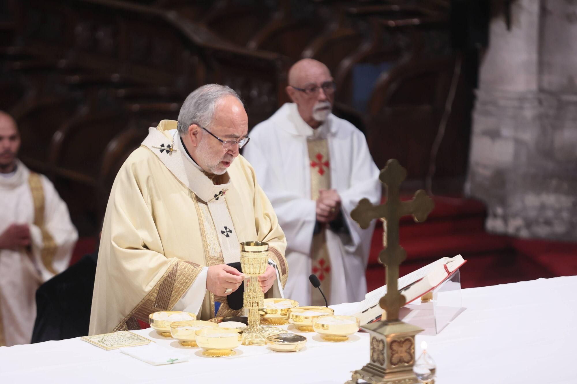 Así fue la misa del Corpus Christi en la catedral de Oviedo.
