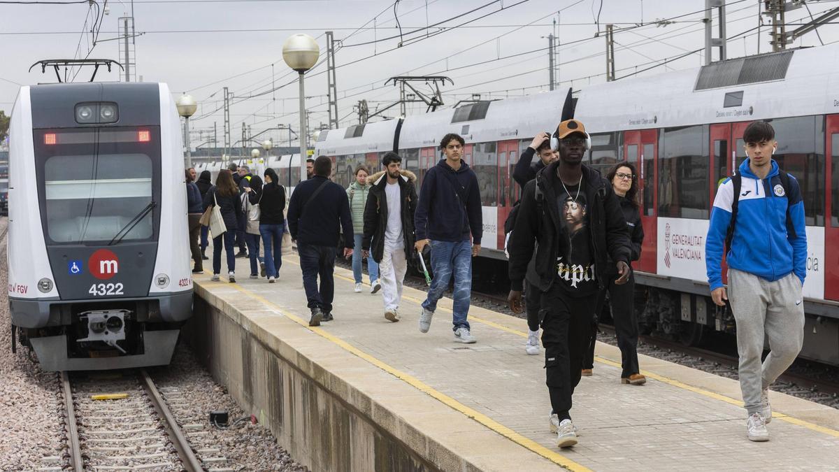 València. VLC. Obertura del metro a València Sud, que rep bus llançadora des de Picanya i Paiporta
