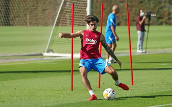 Entreno con estreno del pasado futuro del Barça