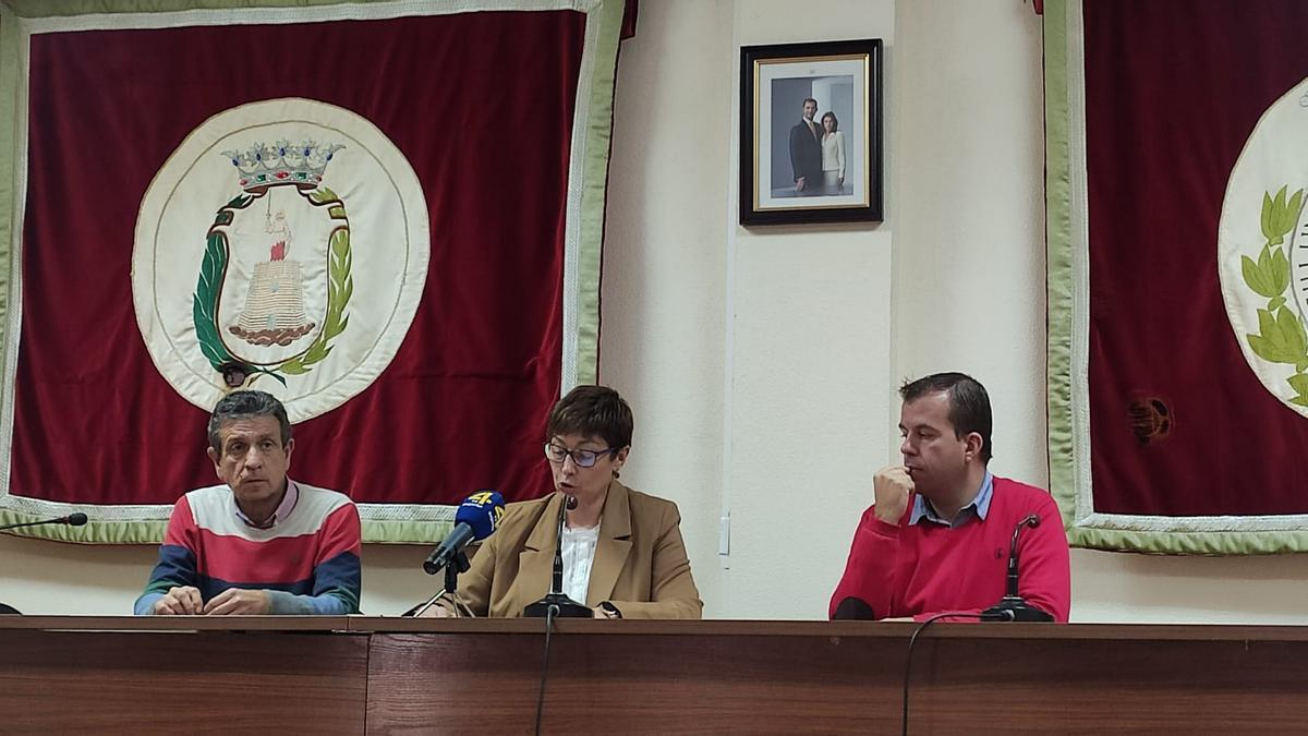 La alcaldesa de Segorbe y los concejales de Educación y de Urbanismo, durante la rueda de prensa sobre el Centro Hípico, este martes.