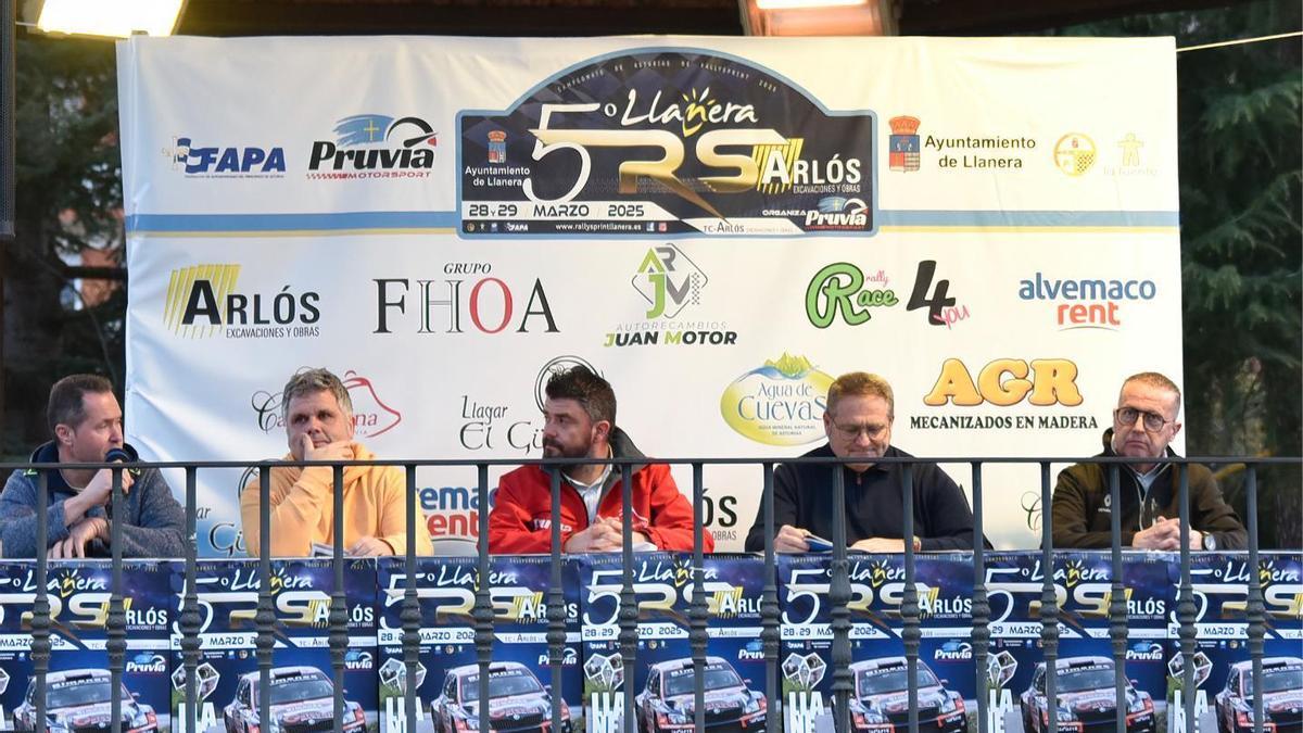 Por la izquierda, José Carlos Menéndez, José Antonio González, Luis Díaz, Venerando Álvarez y Juan Pedro Díaz, durante la presentación.