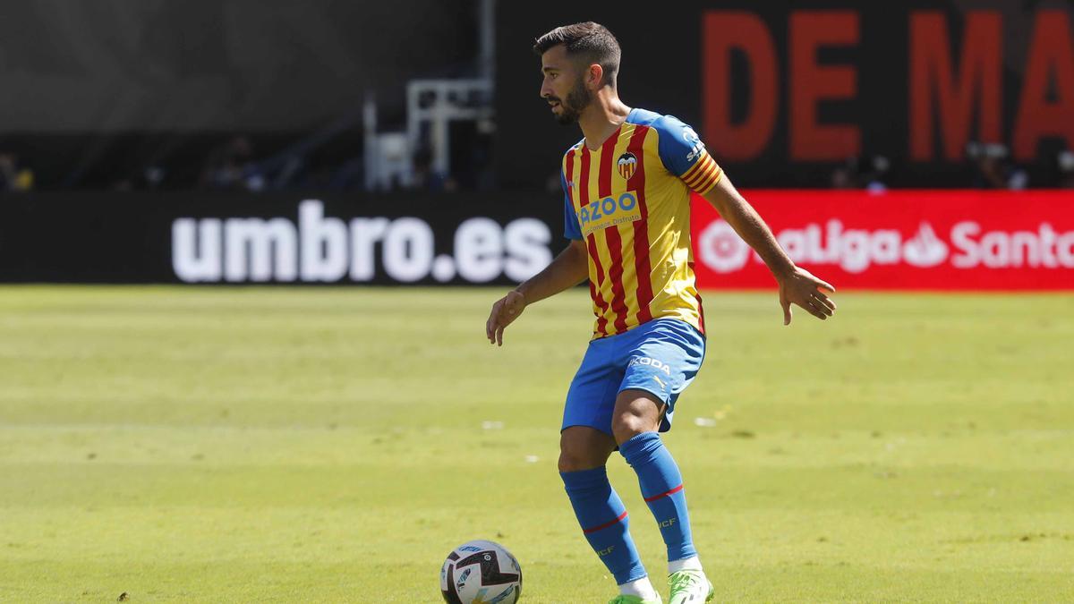 Gayà en el Estadio del Rayo Vallecano . Partido de liga LaLiga Rayo vs Valencia CF