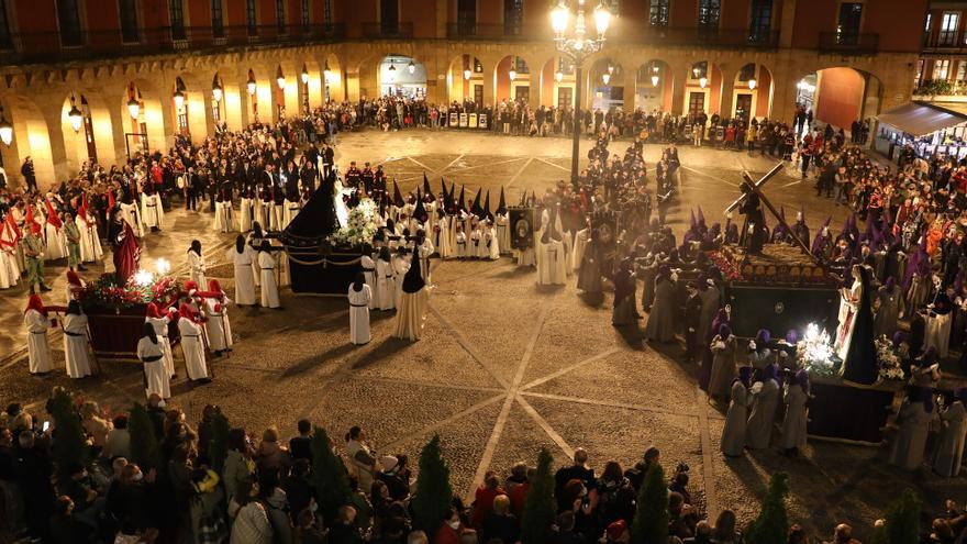 En imágenes: procesión del Miércoles Santo en Gijón