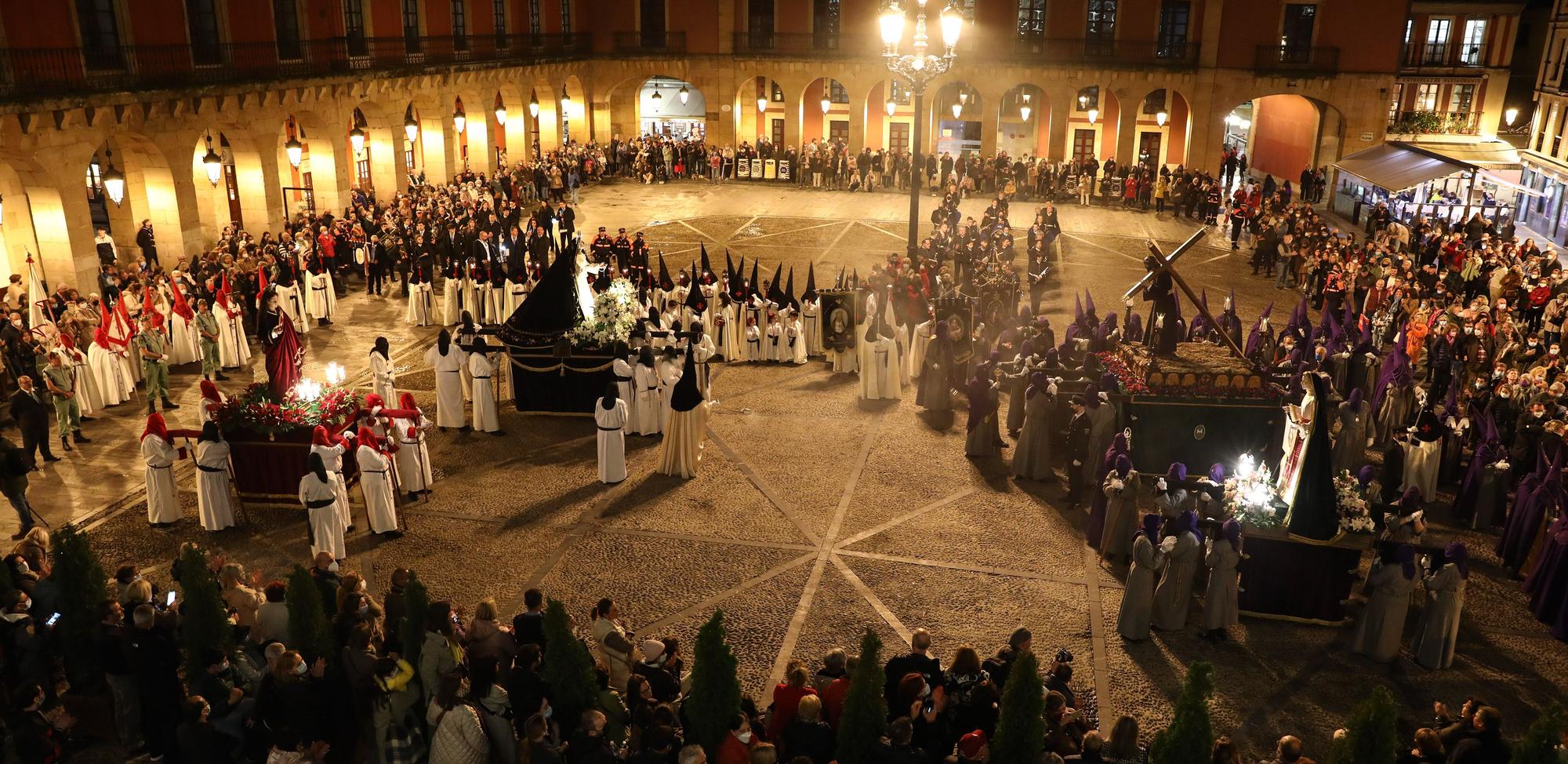 En imágenes: procesión del Miércoles Santo en Gijón