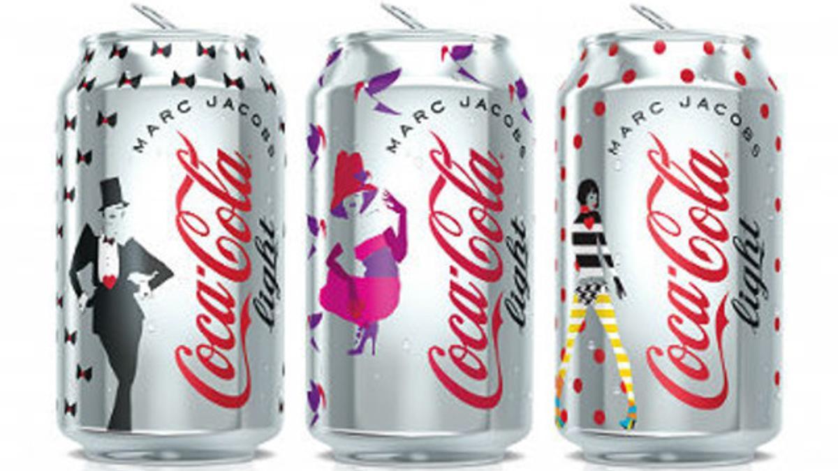 Los tres modelos de la lata de Coca-Cola Ligth diseñadas por Marc Jacobs
