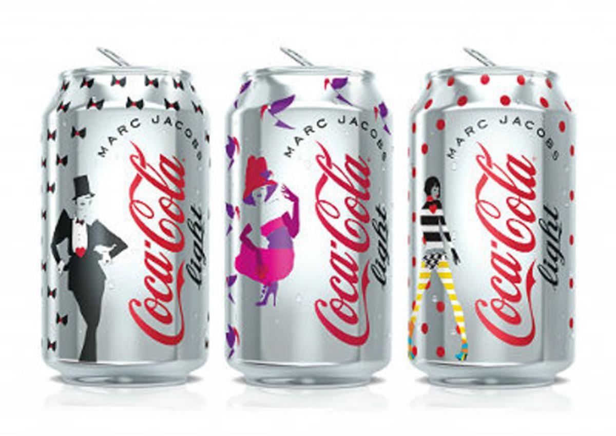 Els tres models de la llauna de Coca-Cola Ligth dissenyats per Marc Jacobs. Els tres models de la llauna de Coca-Cola Ligth dissenyats per Marc Jacobs.
