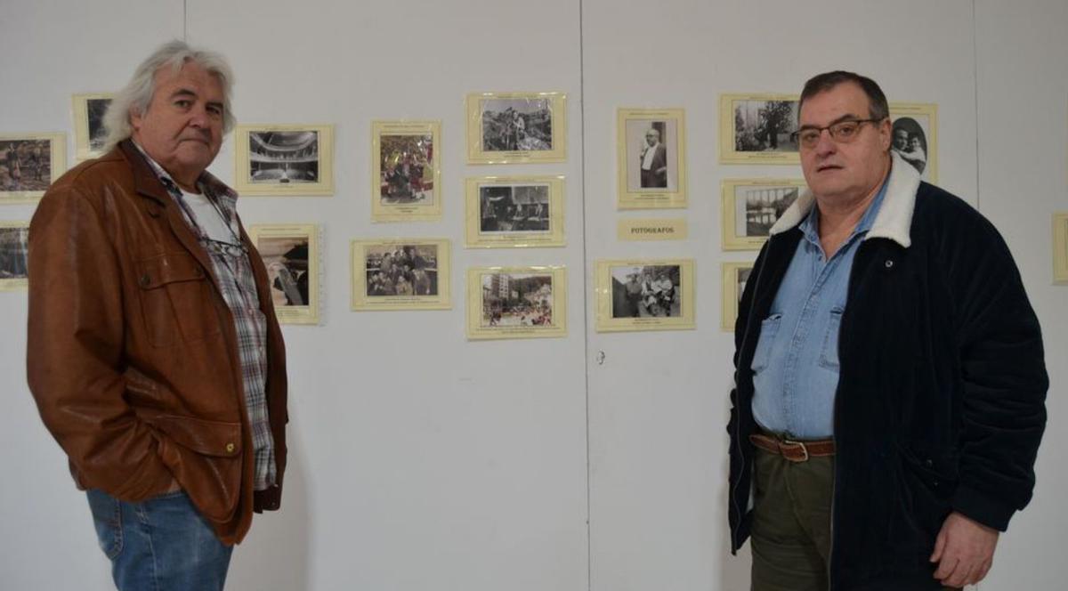 Eugenio Rico y Gonzalo Fernández, en la sala de la exposición. | A. M. S.