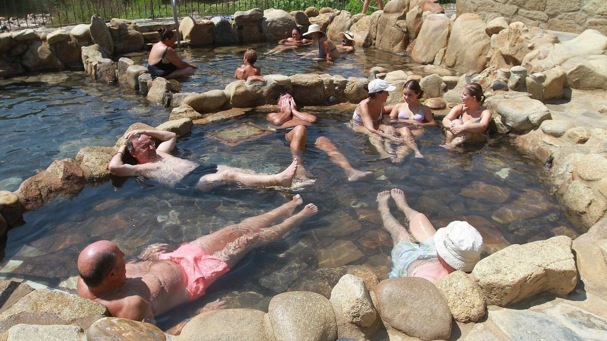 Termas de Chavasqueira: un chapuzón refrescante a pesar de la alerta por temperaturas extremas en la provincia de Ourense