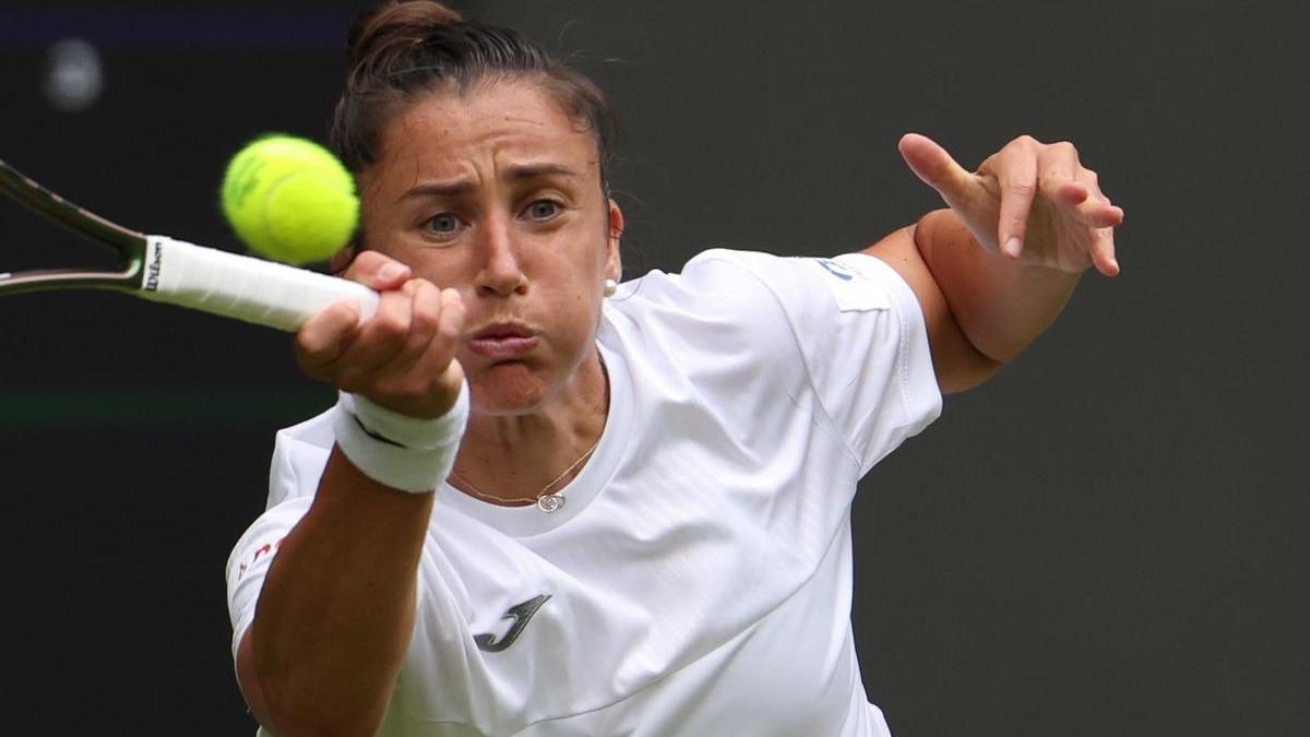 Sara Sorribes disputando el torneo de Wimbledon 2023.