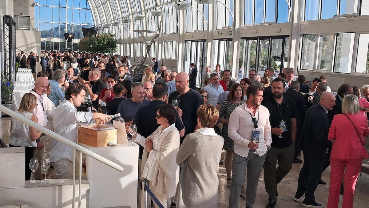 El Palau de la Música acogió a 32 bodegas en la Noche del Vino de la DO Valencia.