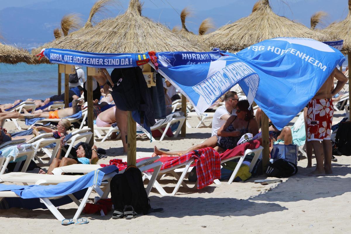 Bundesliga-Saison vorbei: Die Fußballer nehmen wieder die Playa de Palma ein