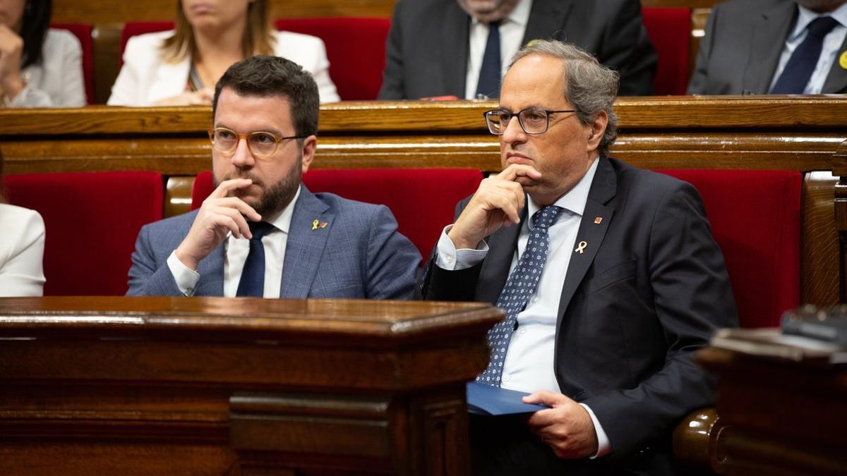 Pere Aragonès y Quim Torra, en el Parlament.