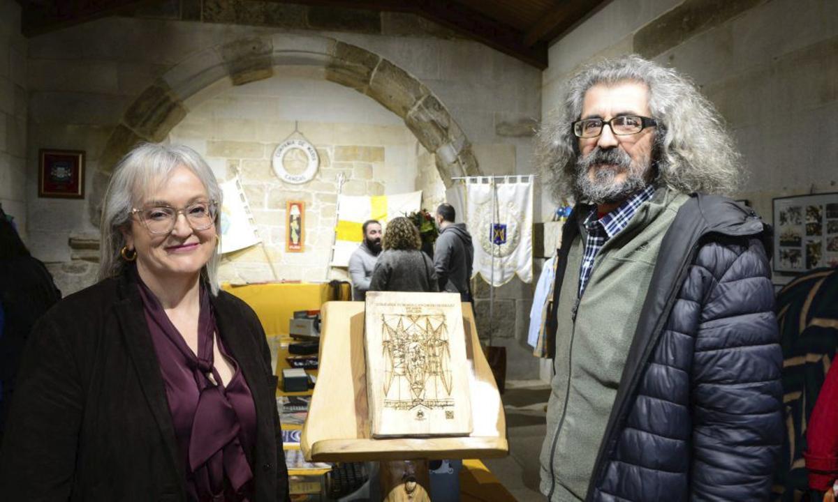 La directora del colegio con Agustín Bastón. | G:NÚÑEZ