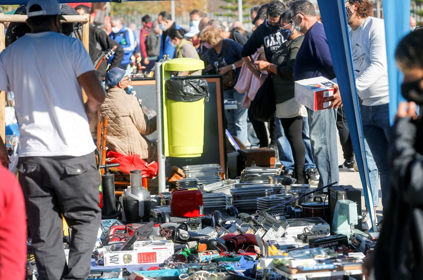 Rastro de València sin distancias de seguridad