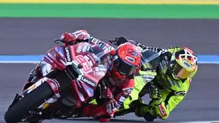 Marc Márquez puede con Di Giannantonio en la sprint del GP de Brasil