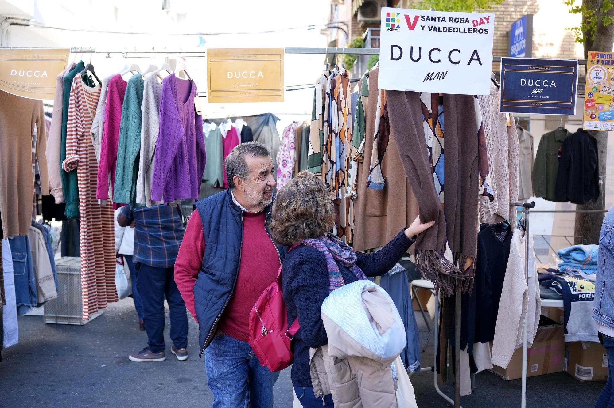 Santa Rosa y Valdeolleros sacan sus comercios a la calle