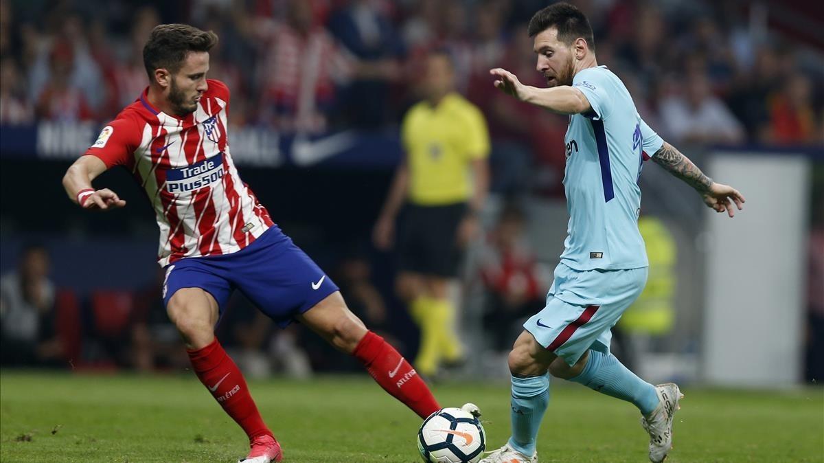 jcarmengol40539468 barcelona s lionel messi right vies for the ball with atle171014231806 jcarmengol40539468 barcelona s lionel messi right vies for the ball with atle171014231806