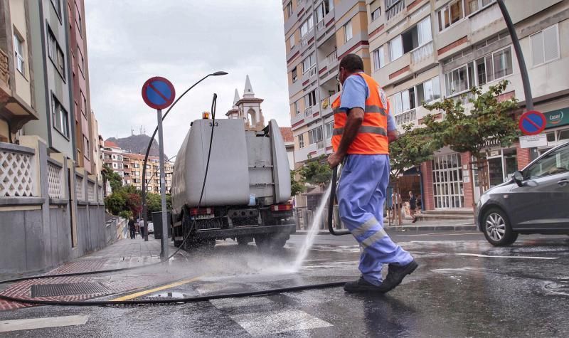 Plan de limpieza en los barrios santacruceros