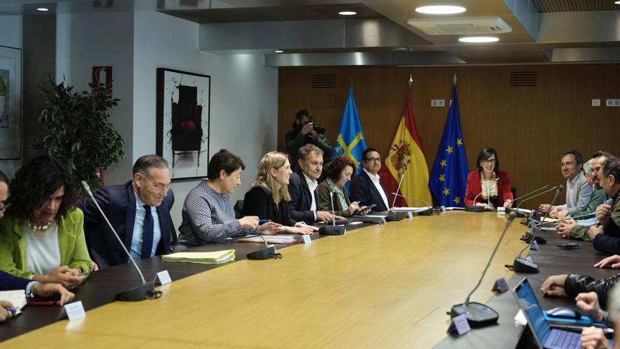 El Gobierno regional enfría hasta &quot;final de año&quot; las nuevas directrices de comercio