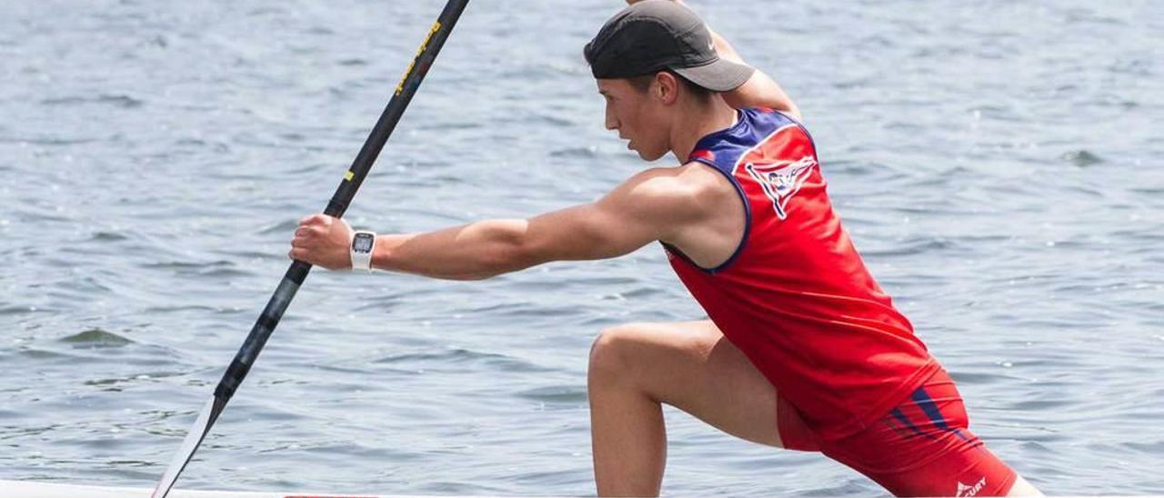 Pablo Fernández (Grupo Covadonga), durante la regata de categoría cadete C-1 A, en la que consiguió el oro.