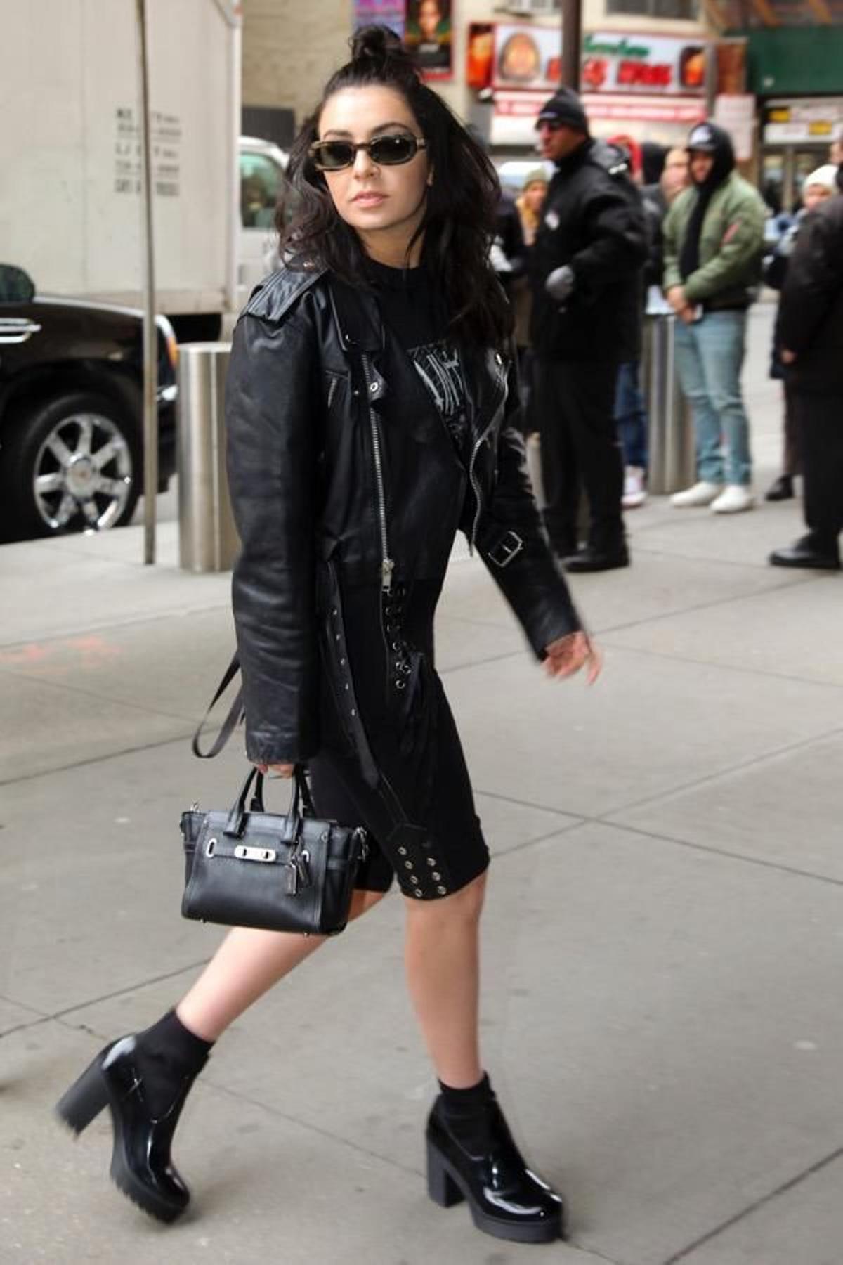 Todos los asistentes al desfile de Yeezy, Charli XCX.