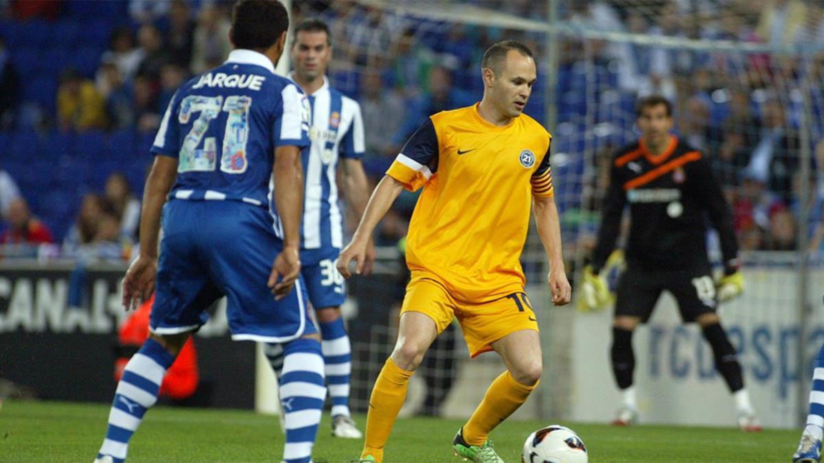 Iniesta, durante el partido de homenaje a Jarque