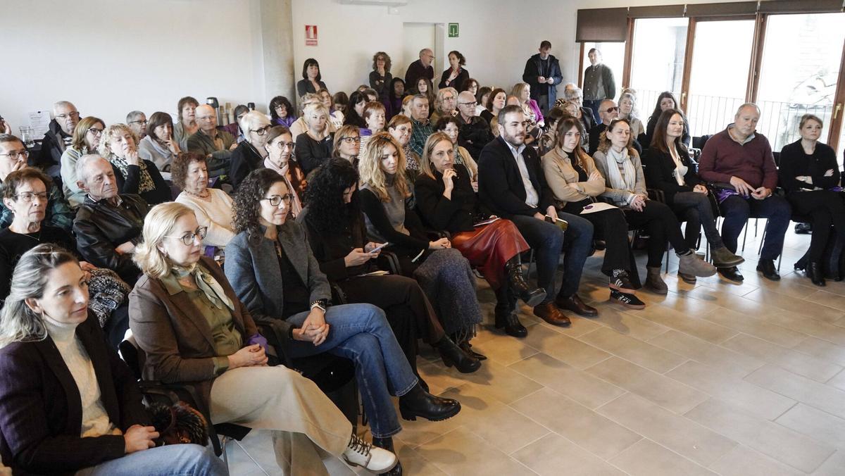 Nieves Barredo, Carme Romeu i Teresa Sivila van ser les protagonistes de la taula rodona celebrada ahir en el marc del Dia Internacional de la Dona Nieves Barredo, Carme Romeu i Teresa Sivila van ser les protagonistes de la taula rodona celebrada ahir en el marc del Dia Internacional de la Dona
