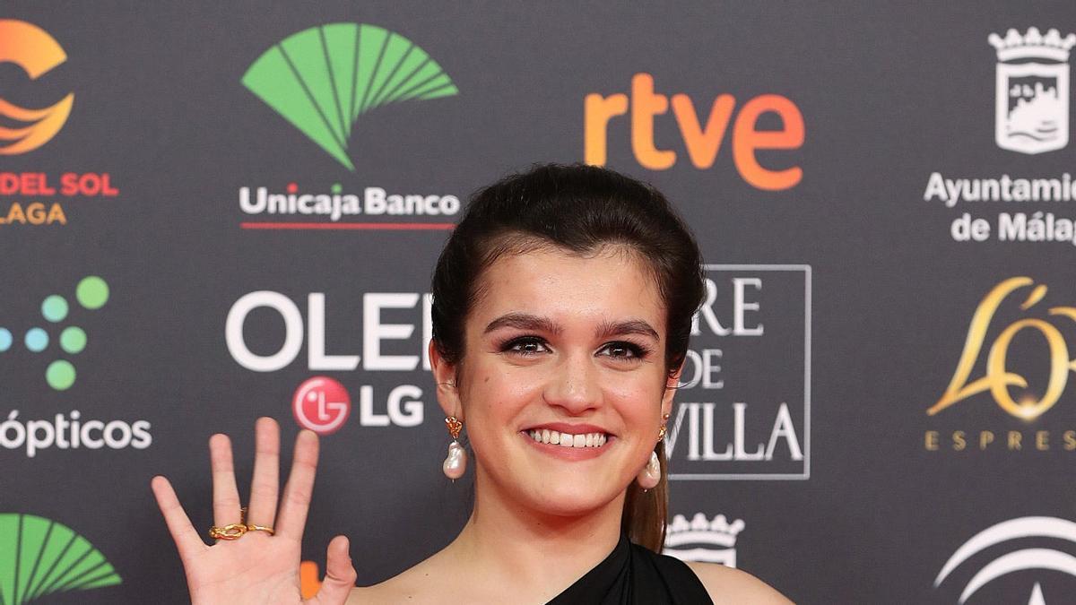 Amaia saluda en los Premios Goya