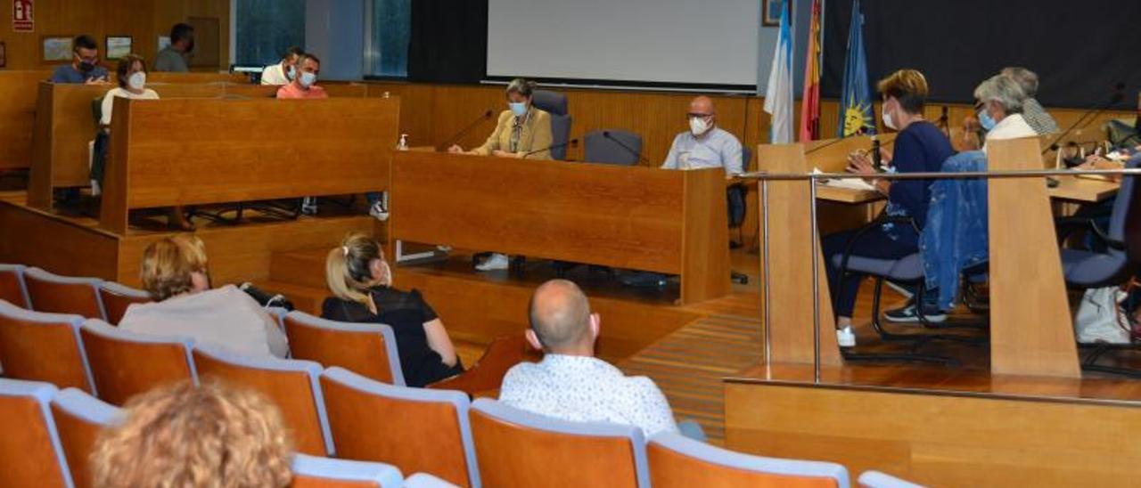 Un momento de la celebración de la sesión plenaria del viernes en Cangas. |   // GONZALO NÚÑEZ