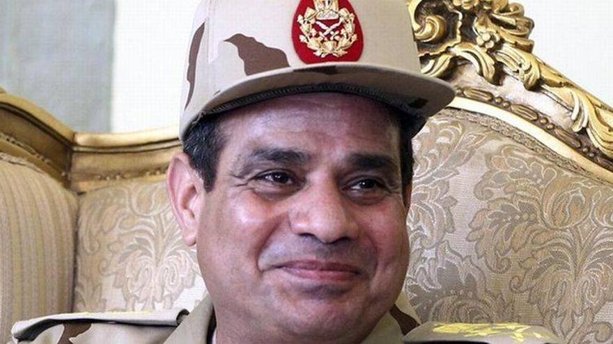 El hombre fuerte de Egipto deja el Ejército para concurrir a las presidenciales