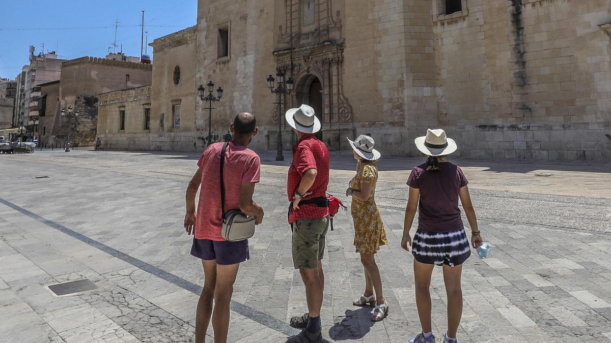Un grupo de turistas en Elche