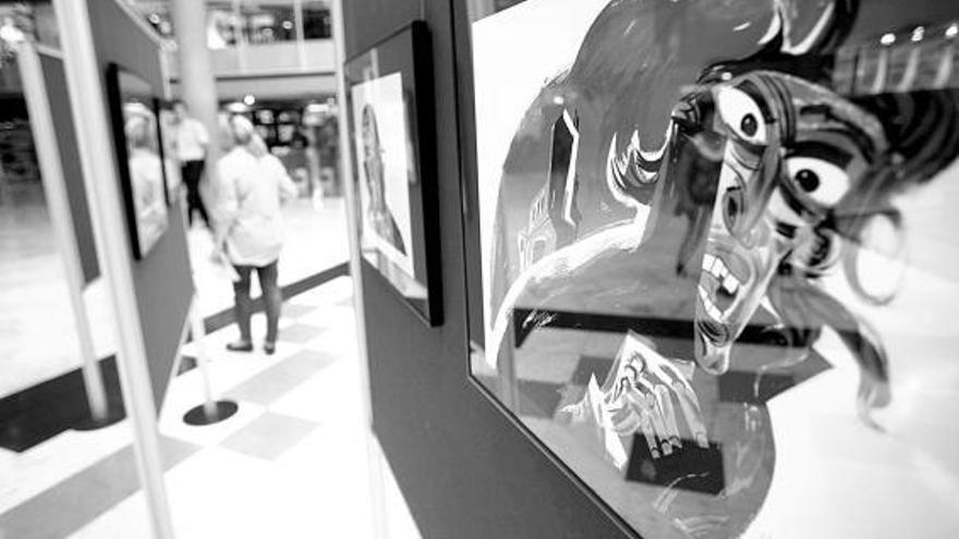 Exposición de Javier Olivares, ayer, en el centro comercial El Atrio.