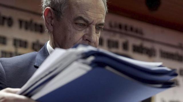 Rodríguez Zapatero, durant la compareixença al Senat, en la comissió sobre el rescat de Plus Ultra. | JOSÉ LUIS ROCA.