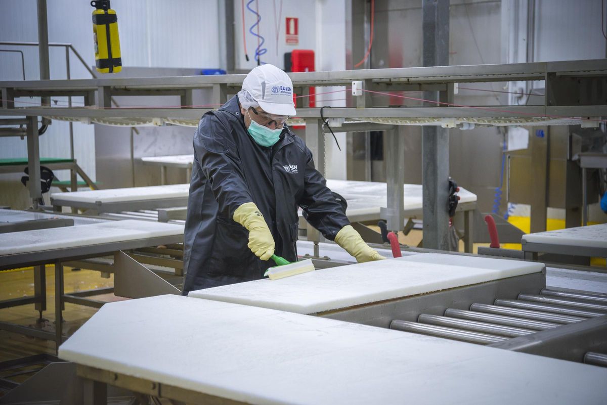 Respecto a la limpieza industrial, es pionera en la aplicación de las metodologías más avanzadas.
