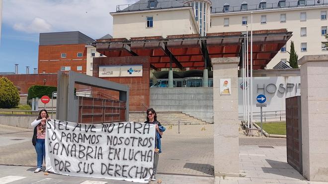 GALERÍA | Las pancartas contra la supresión de trenes recorren Zamora