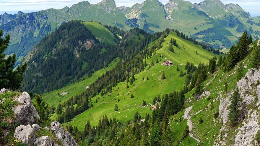 Cambio climático: los Alpes dejan de ser blancos y se vuelven verdes