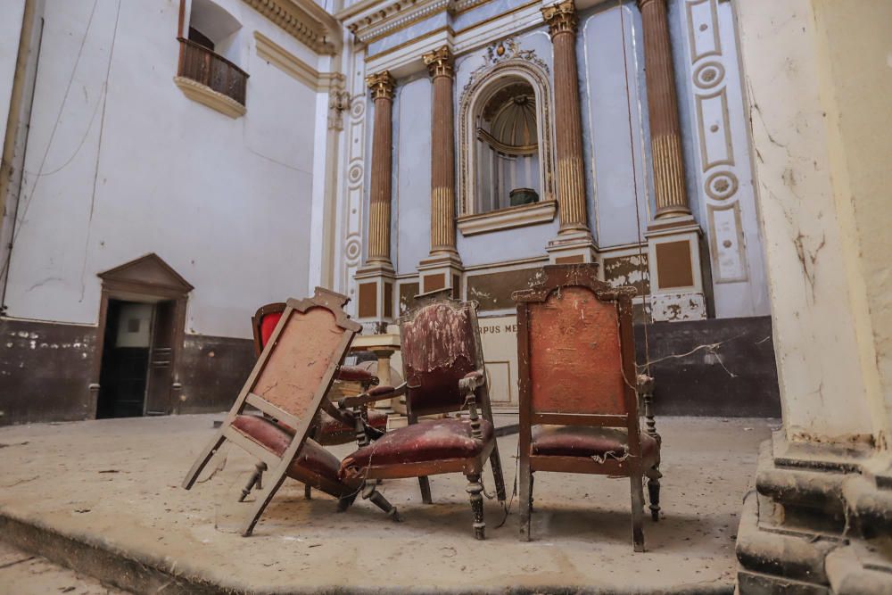 El Ayuntamiento abrió ayer las puertas de la iglesia de San Agustín que no se utiliza para el culto desde 1987 por su mal estado de conservación y aseguró que va a transformar el templo en un espacio