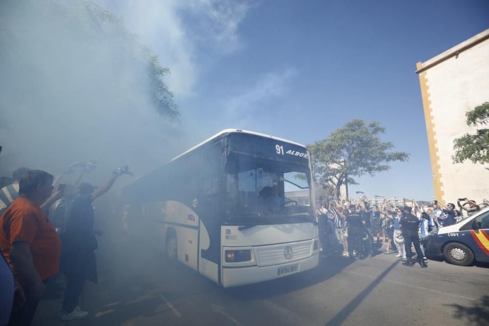 Aficionados del Baleares calientan motores antes del gran partido