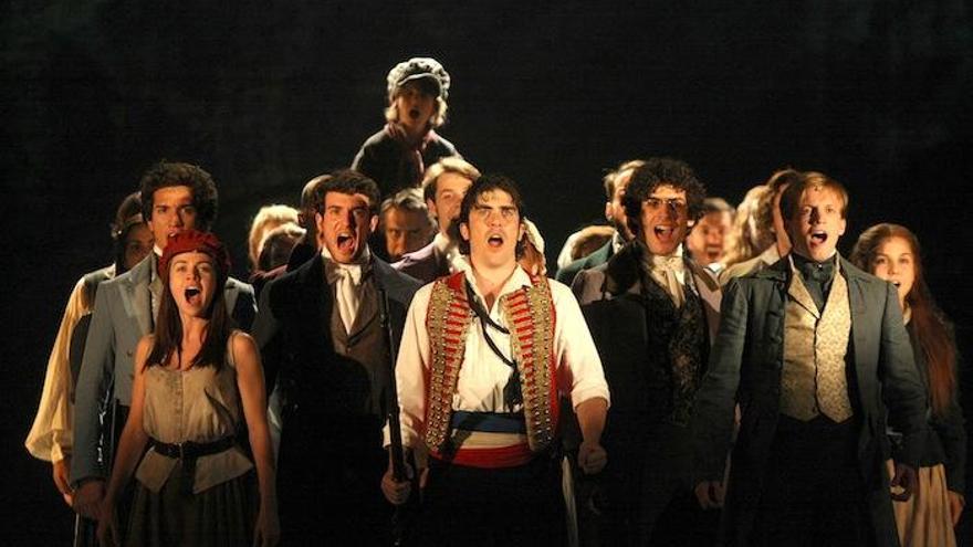 Imagen del musical &#039;Los Miserables&#039; en una de sus funciones del Teatro Cervantes de la temporada 2014.