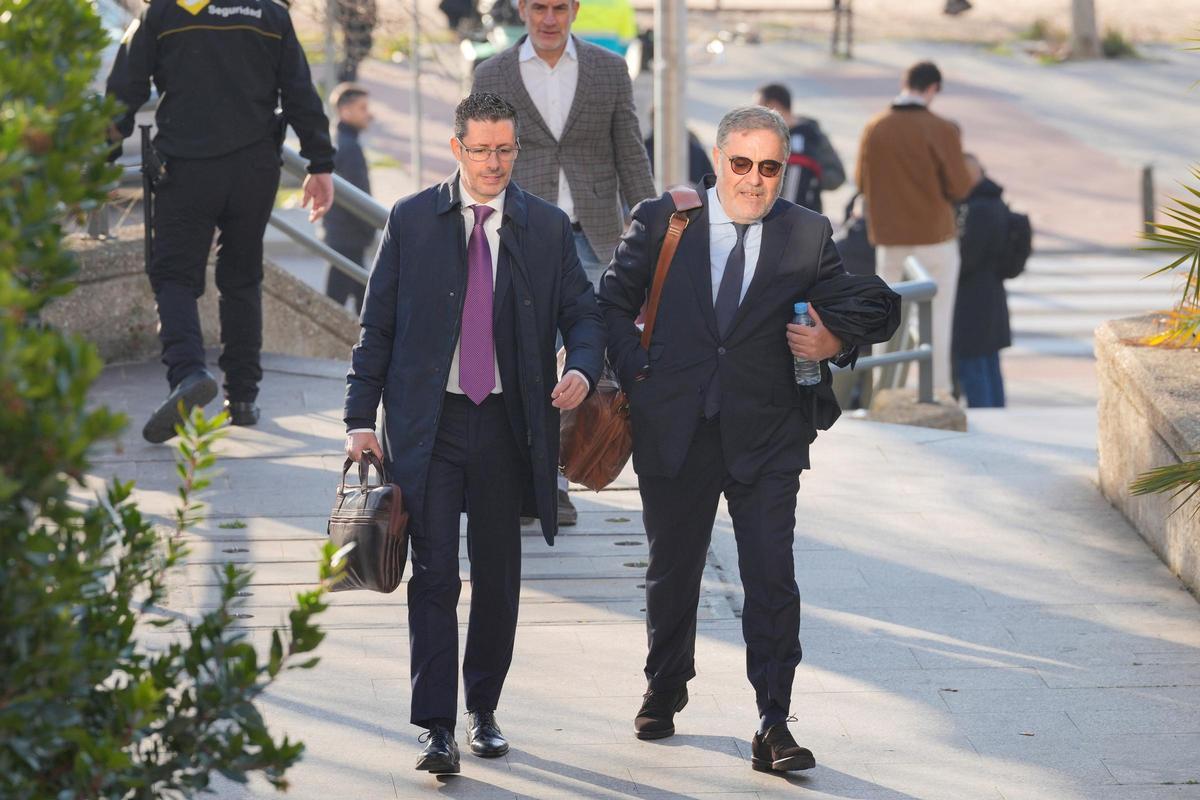 Alberto Luceño llega a la Audiencia Nacional para asistir como investigado a la primera jornada del juicio por el 'caso de las mascarillas', a 11 de febrero de 2025, en Madrid (España). El fiscal solicita 9 años de cárcel para el hijo menor de Naty Abasca