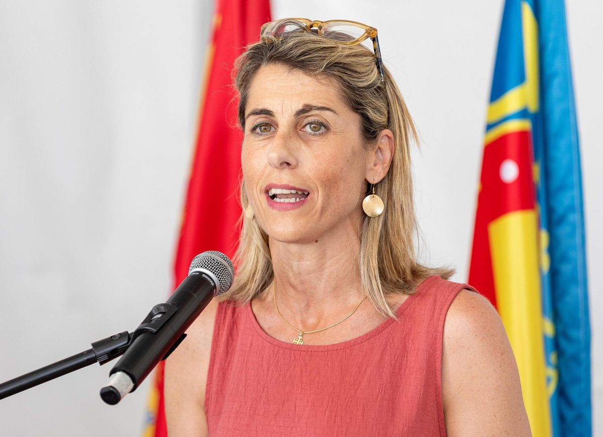 La alcaldesa de Crevillent, Lourdes Aznar, mostró su satisfacción por la actividad pionera de Enercoop en la localidad