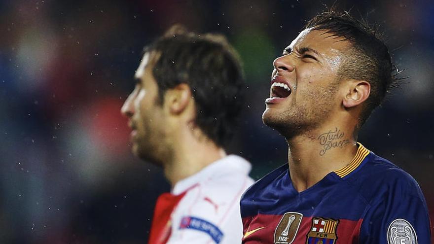 Neymar, durante el partido ante el Arsenal.