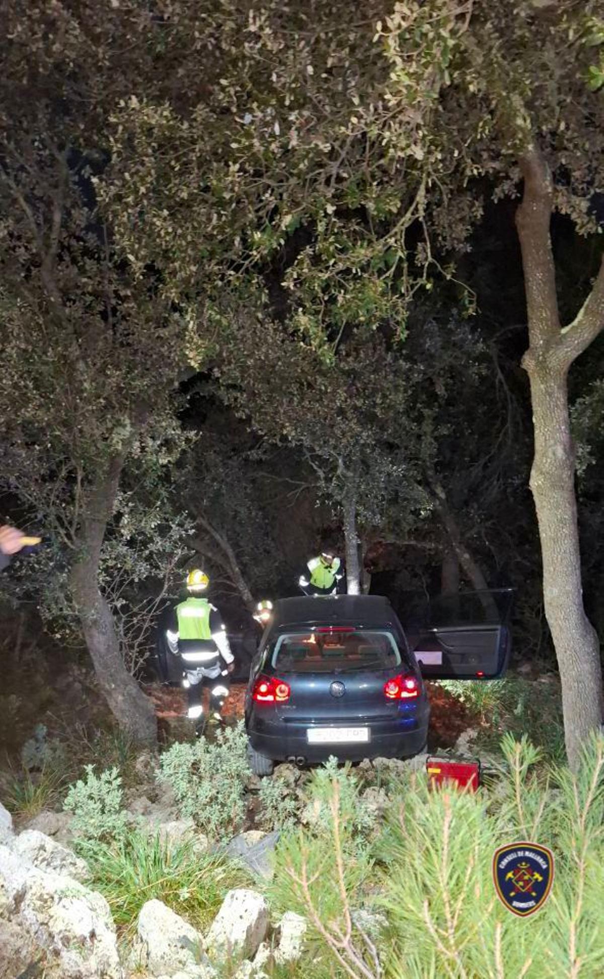 Un vehículo se precipita por un terraplén de más de 10 metros de altura en Bunyola