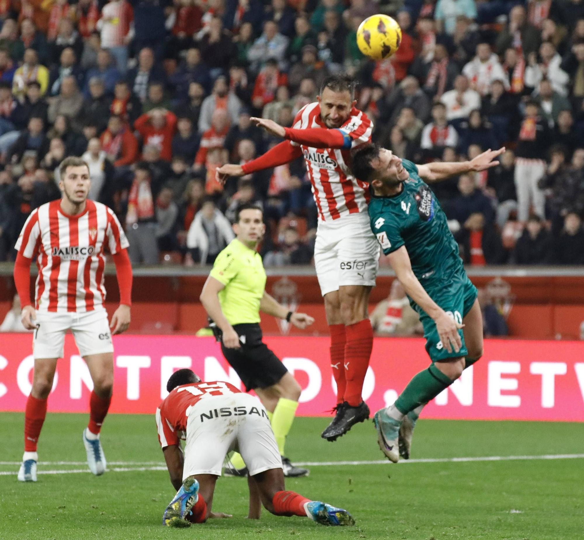 Así fue el partido entre el Sporting y el Racing de Ferrol