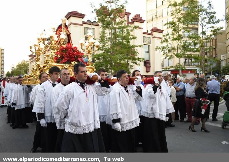 Galería de fotos -- Manto de fe y devoción para la patrona de Almassora