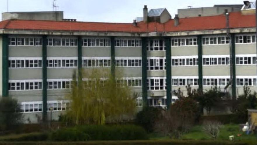 La Xunta sustituirá las cubiertas del centro de mayores de Oleiros, una parte con amianto