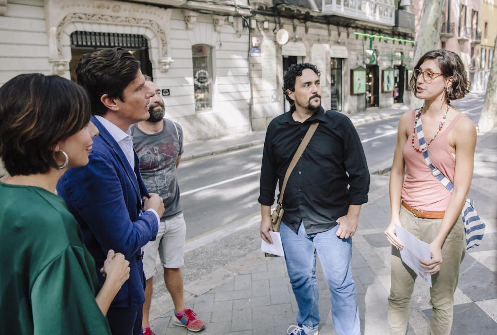 Protesta del sindicato de actores contra el director del Principal