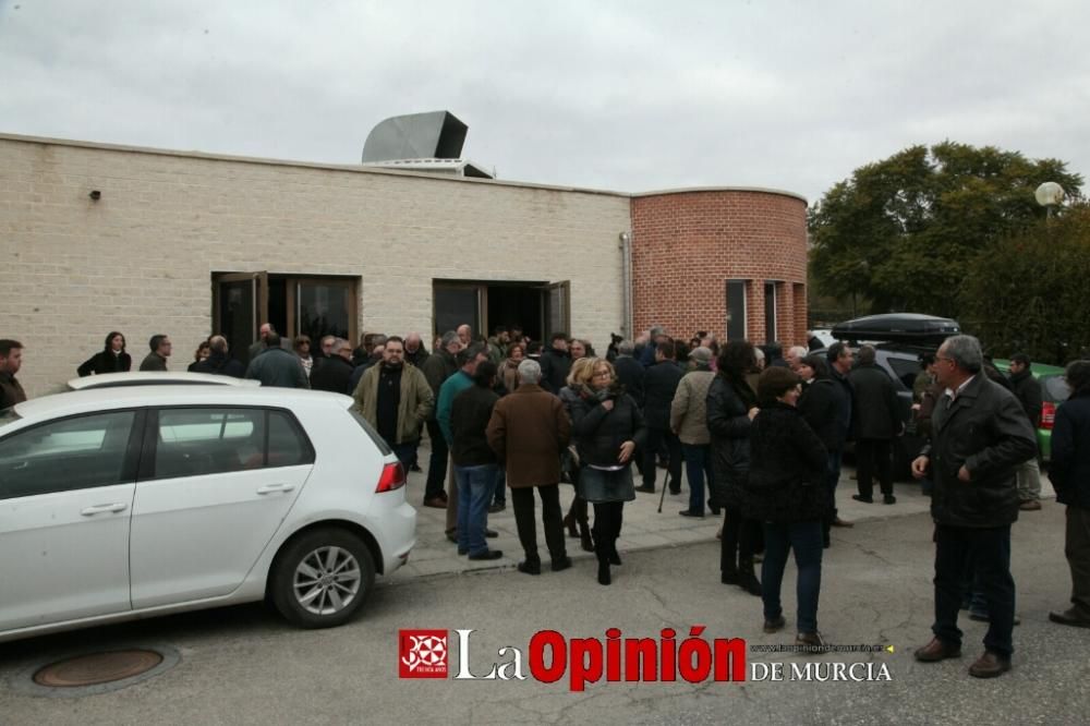 Familiares y amigos dan el último adiós a José Antonio Pujante en el tanatorio Lázaro de Lorca