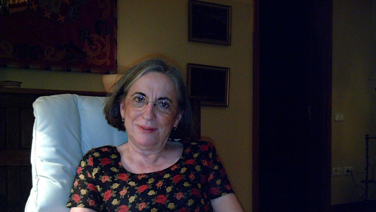 La familia de Dolores Sánchez entrega su archivo al Cabildo