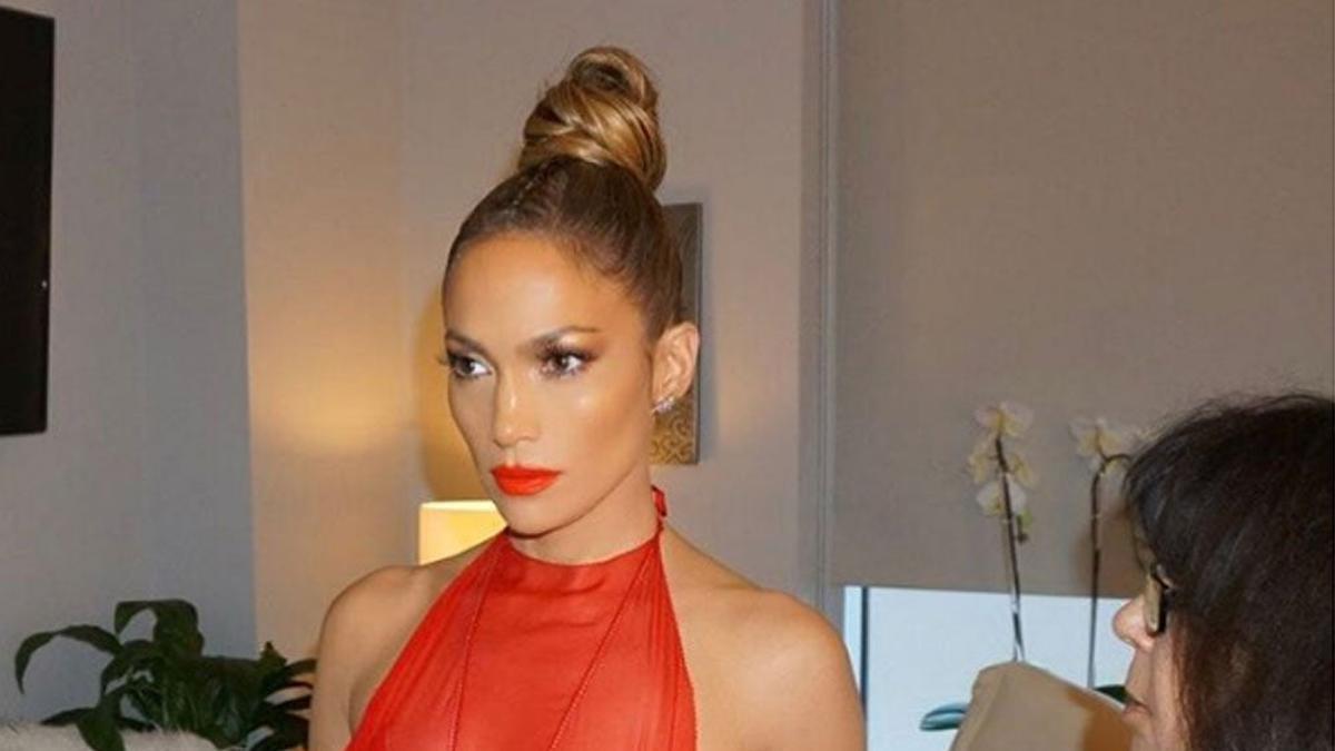 Jennifer Lopez, espectacular de rojo